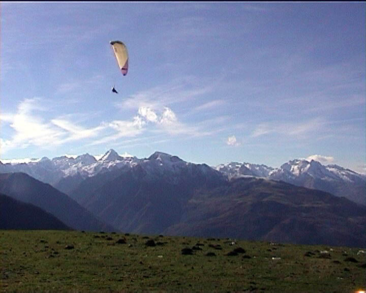parapente en vol montagne - argeles-gazost sur le hautacam à Argelès - Pyrénées